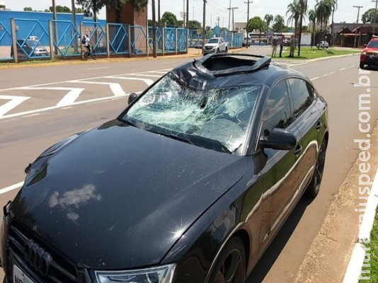 Ciclista fica gravemente ferido ao ser atropelado por carro dirigido por dentista que saía do serviço em MS Ciclista fica gravemente ferido ao ser atropelado por carro dirigido por dentista que saía do serviço em MS