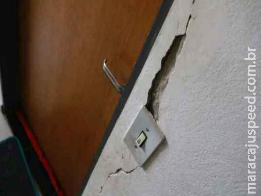 Com medo de desabamento, moradores de condomínio da Emha acionam Defesa Civil 