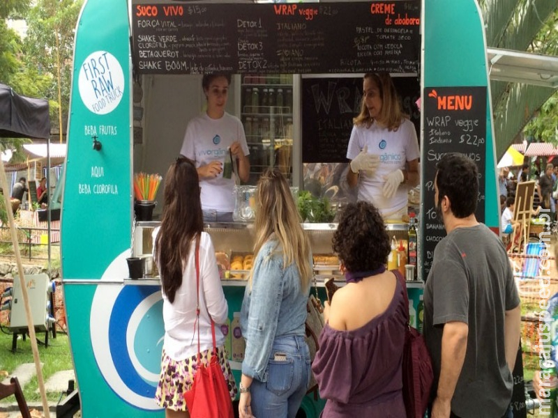 Comer fora de casa consome um terço das despesas das famílias com alimentação Comer fora de casa consome um terço das despesas das famílias com alimentação