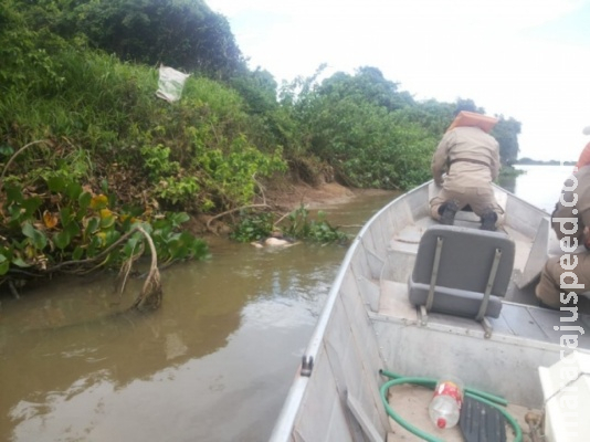 Corpo de colombiano é encontrado com tiros e facadas no Rio Paraguai