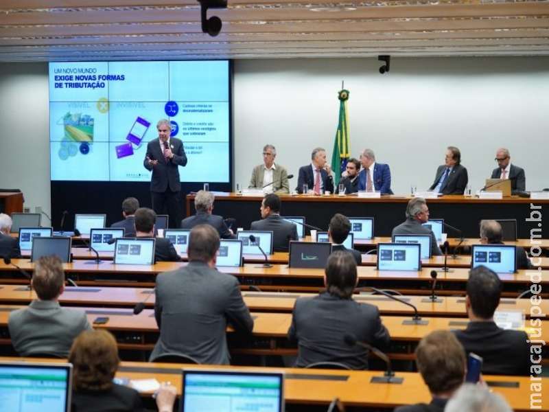 Debatedores pedem fim da tributação com foco no consumo Debatedores pedem fim da tributação com foco no consumo