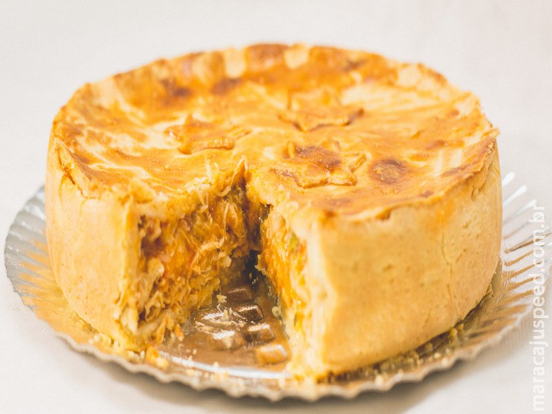 Delicioso empadão de frango cremoso