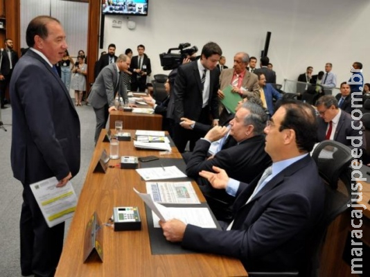 Deputados aprovam extinção de cartórios judiciais em cinco distritos