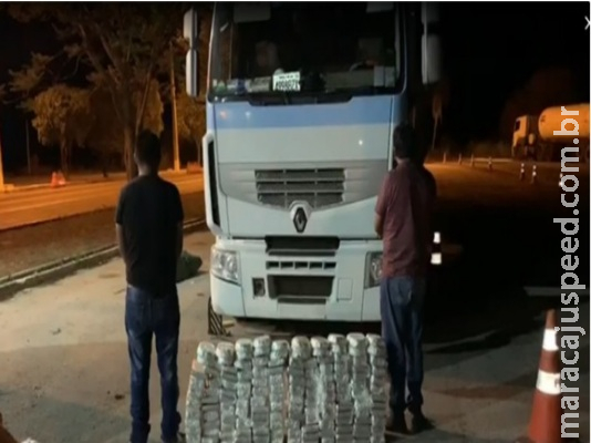 Dupla é presa com quase 150 quilos de cocaína na BR-262 Dupla é presa com quase 150 quilos de cocaína na BR-262