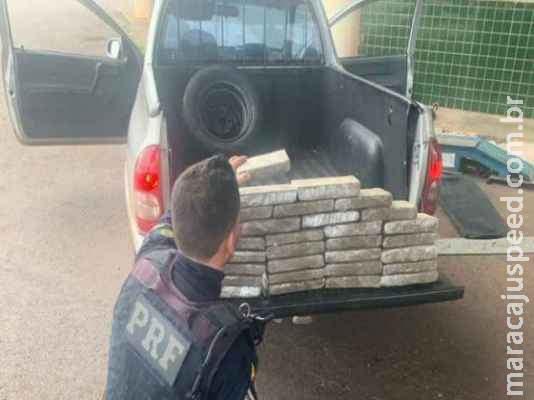 Dupla é presa logo após sair de MS com droga escondida em fundo falso de picape Dupla é presa logo após sair de MS com droga escondida em fundo falso de picape