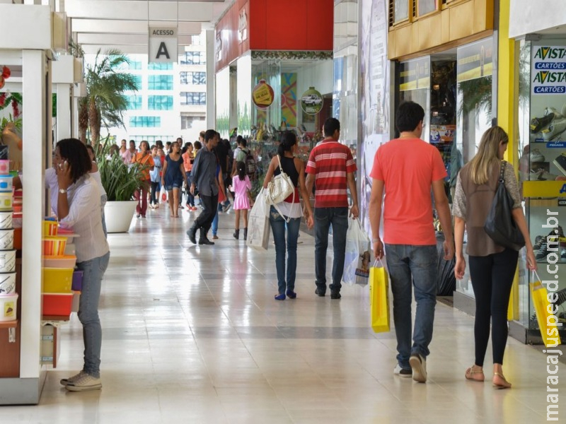 Endividamento do consumidor cai pela primeira vez em 2019, diz CNC