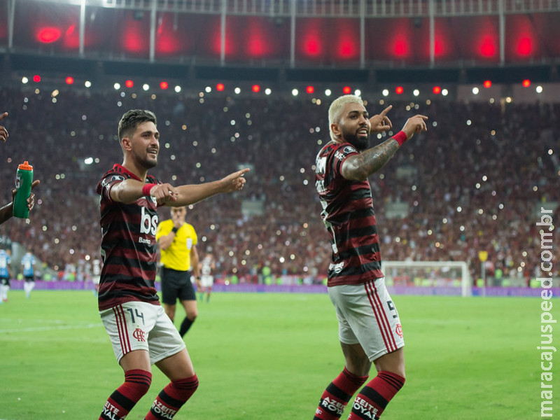 Flamengo dá baile em Maracanã lotado e Grêmio dança Flamengo dá baile em Maracanã lotado e Grêmio dança