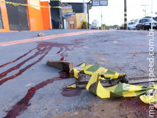 Homem de 38 anos é encontrado esfaqueado em calçada