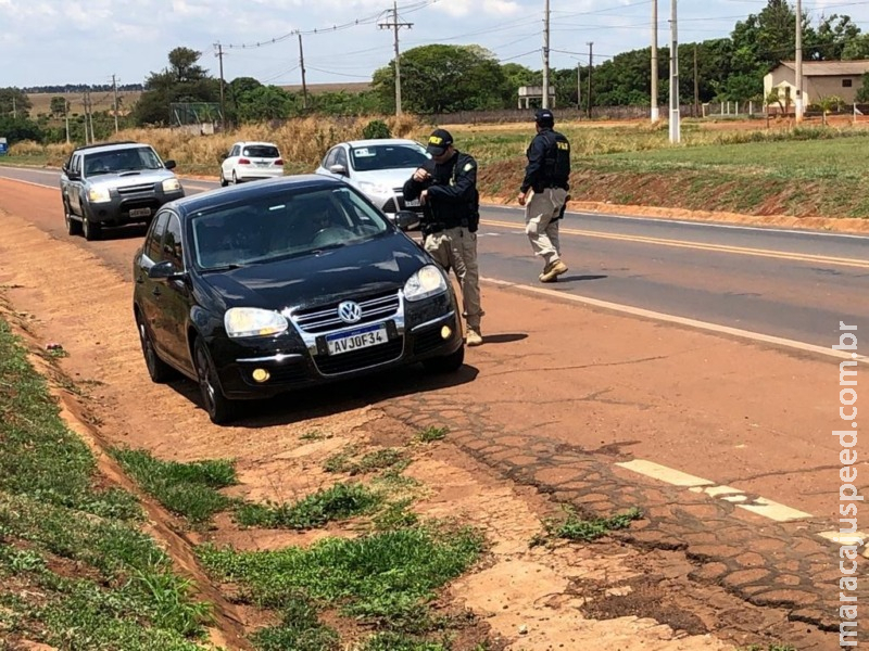 Homem é multado em R$ 1,4 mil após flagrante de ultrapassagem proibida Homem é multado em R$ 1,4 mil após flagrante de ultrapassagem proibida