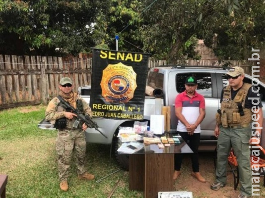 Homem é preso com arma, R$ 21 mil e anotações do narcotráfico na fronteira Homem é preso com arma, R$ 21 mil e anotações do narcotráfico na fronteira