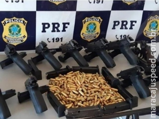 Homem é preso na BR-262 com 13 armas, 23 carregadores e 360 munições