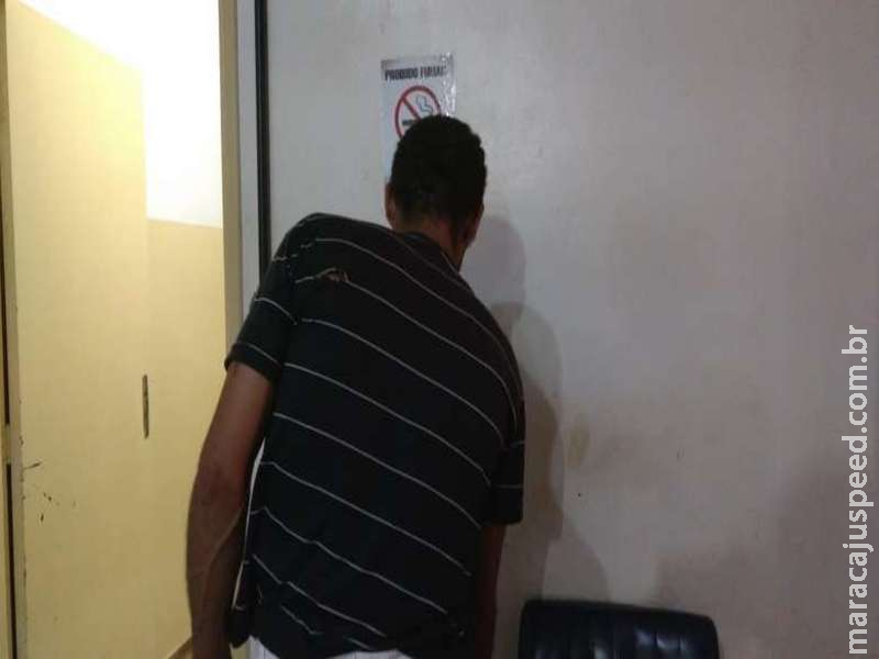 Homem é preso suspeito de furtar celular de vizinha Homem é preso suspeito de furtar celular de vizinha