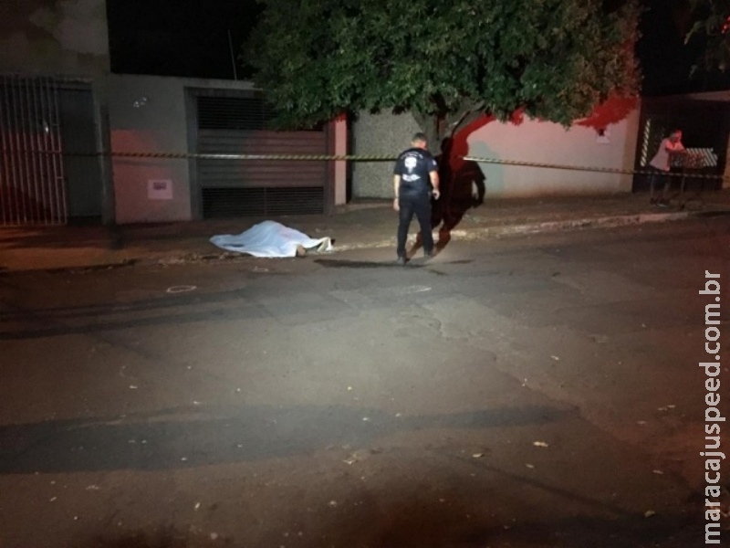Homem morto a tiros em frente a residência fazia entrega de geladeira Homem morto a tiros em frente a residência fazia entrega de geladeira