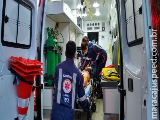 Homem que pilotava moto embriagado e sem capacete sofre acidente