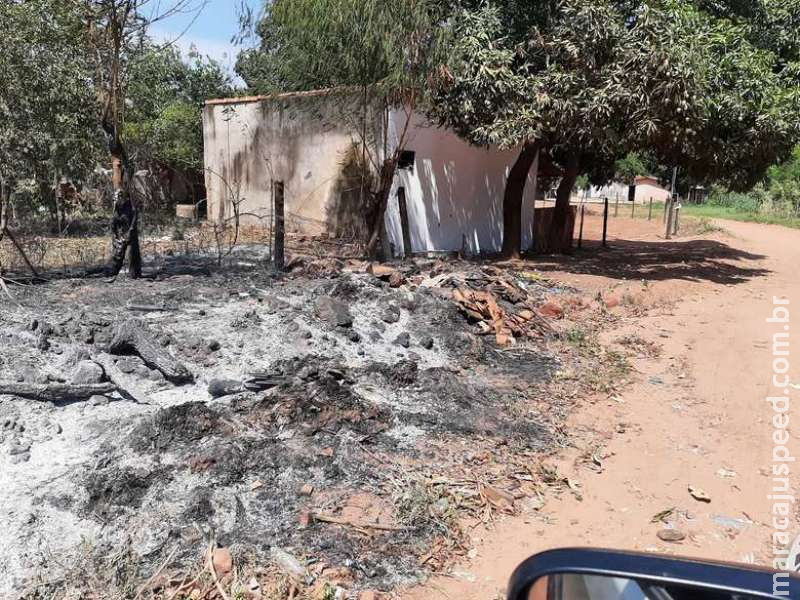 Homem vai ter que pagar R$ 5 mil por atear fogo em móveis velhos e terreno baldio Homem vai ter que pagar R$ 5 mil por atear fogo em móveis velhos e terreno baldio