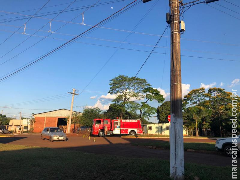 Maracaju: Corpo de Bombeiros atendem ocorrência onde caminhão rompe cabo de telefonia e internet