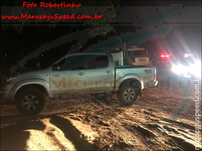 Maracaju: Homem conduzindo caminhonete Hilux, passa em sinal vermelho e foge ao ver que seria abordado por policial