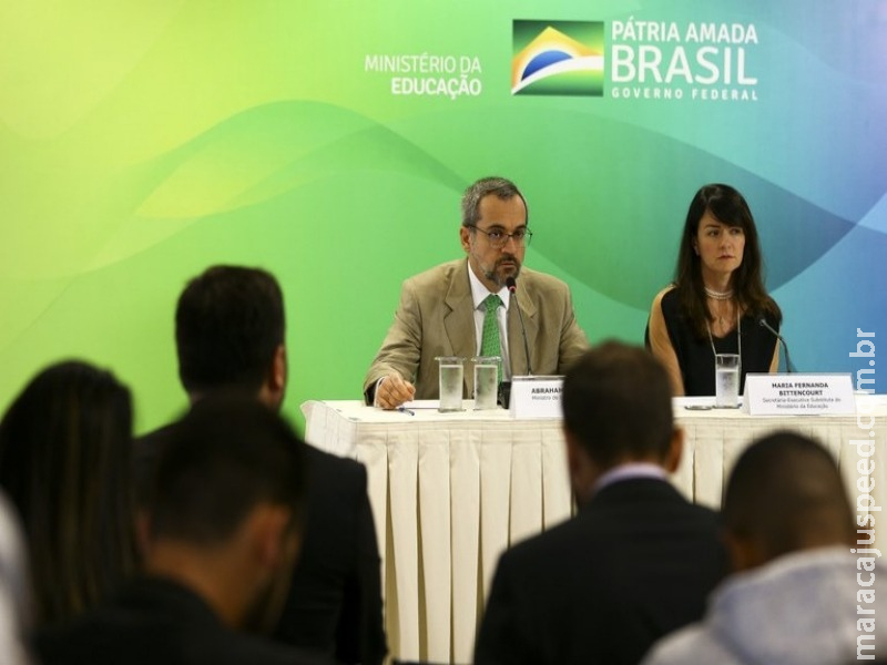 MEC anuncia descontigenciamento de R$ 1,990 bilhão para a Educação MEC anuncia descontigenciamento de R$ 1,990 bilhão para a Educação