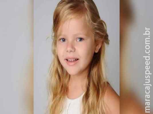 Menina de 8 anos morre ao cair do 18° andar de prédio em Santa Catarina Menina de 8 anos morre ao cair do 18° andar de prédio em Santa Catarina
