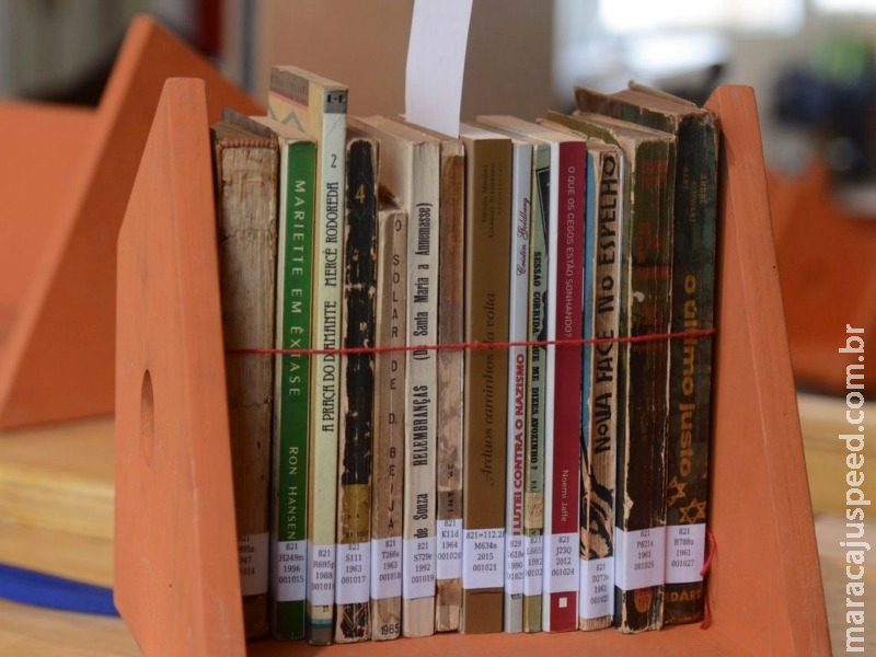 Mercado literário brasileiro está em transformação, dizem escritores Mercado literário brasileiro está em transformação, dizem escritores