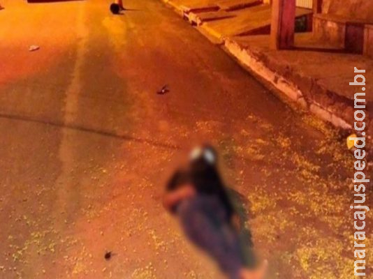 Moradores ouvem discussão e encontram homem morto com 18 facadas na rua Moradores ouvem discussão e encontram homem morto com 18 facadas na rua