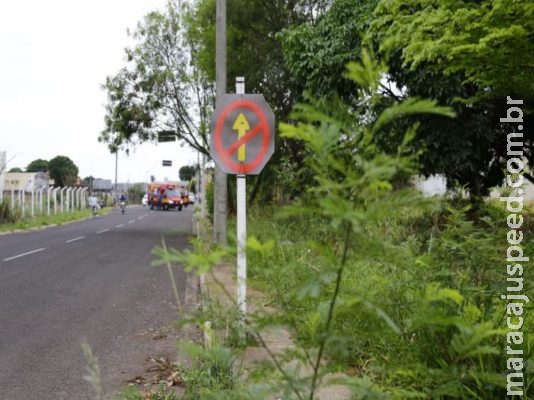 Motorista é atropelado por camionete em rua que sinalização foi feita por moradores Motorista é atropelado por camionete em rua que sinalização foi feita por moradores
