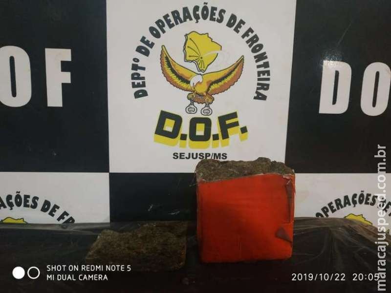 Passageiro de ônibus é preso com maconha durante abordagem Passageiro de ônibus é preso com maconha durante abordagem