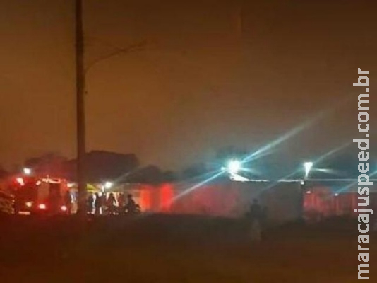 Pistoleiro invade festa em lava-jato e deixa quatro feridos na madrugada Pistoleiro invade festa em lava-jato e deixa quatro feridos na madrugada