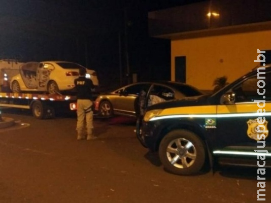 Polícia encontra 45 mil maços de cigarro paraguaio em carros roubados