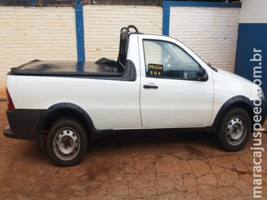 Polícia flagra motorista com 30 pneus do Paraguai na carroceria de carro e ele alega que queria revender em SP Polícia flagra motorista com 30 pneus do Paraguai na carroceria de carro e ele alega que queria revender em SP