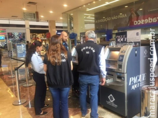 Procon autua estacionamento de shopping por cobrar valor fixo de 3h