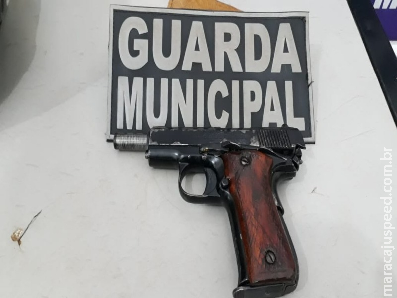 Trio é preso com pistola após ameaças Trio é preso com pistola após ameaças