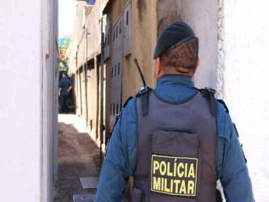 Vizinhos estranham sumiço de idoso que é encontrado morto dentro de banheiro 