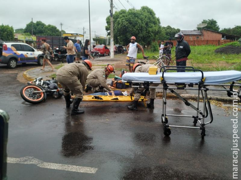 Acidente entre carro e moto deixa mulher ferida na Avenida Pantaneta Acidente entre carro e moto deixa mulher ferida na Avenida Pantaneta