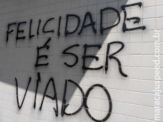 Afrontoso, jovem diz que “chegou a hora de mostrar que viado não é bagunça” Afrontoso, jovem diz que “chegou a hora de mostrar que viado não é bagunça”