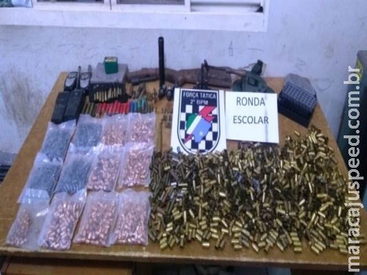Após denúncia de briga, policia acha 2 mil munições e projéteis em casa