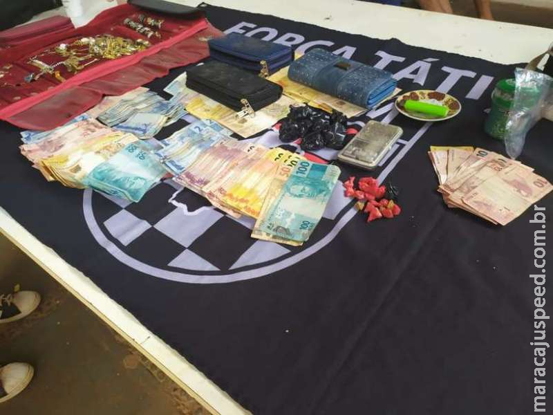 Avó e neta são presas suspeitas de comandar boca de fumo