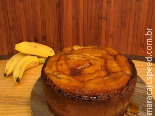 Bolo invertido de banana