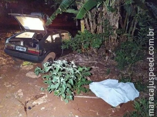 Caminhoneiro morre ao ser lançado de veículo em capotagem