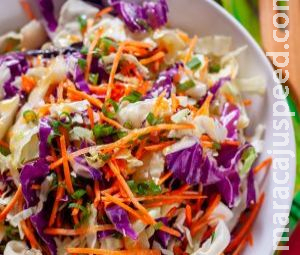 Coleslaw: aprenda a fazer essa receita de salada de repolho