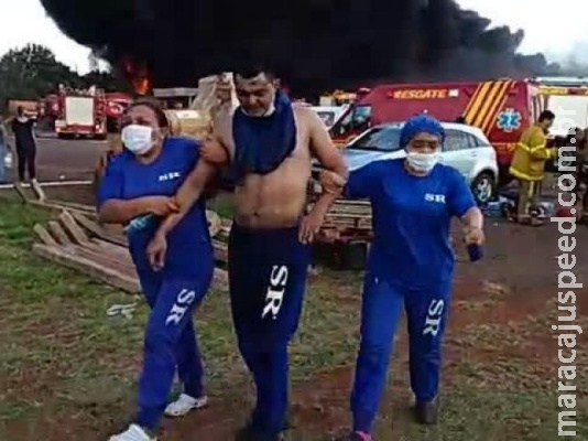 Controlado após 5 horas de combate, fogo atingiu casa e feriu 15 pessoas Controlado após 5 horas de combate, fogo atingiu casa e feriu 15 pessoas