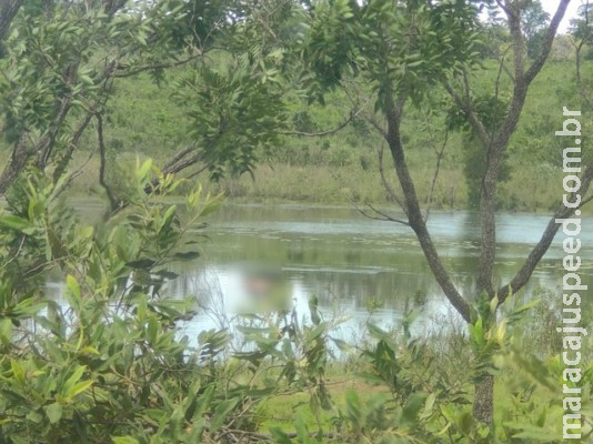 Corpo de mulher é encontrado boiando em lago de MS Corpo de mulher é encontrado boiando em lago de MS
