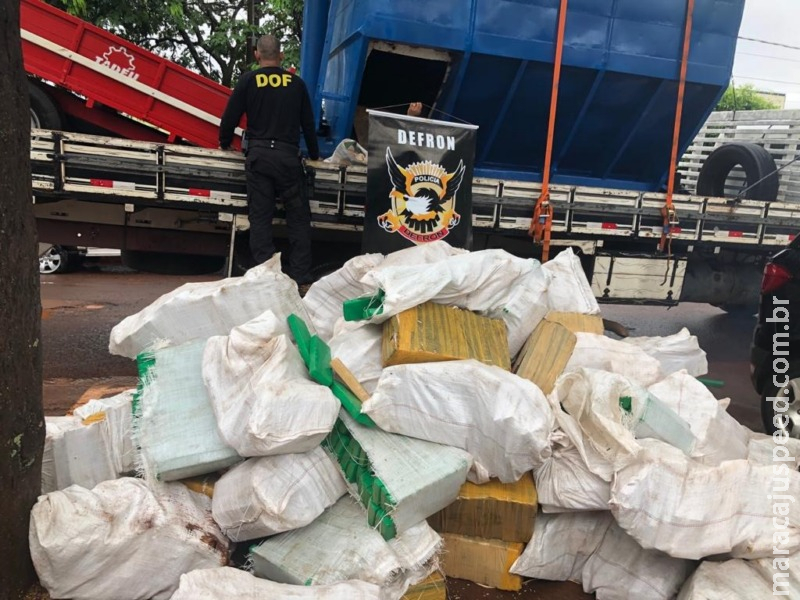 DEFRON apreende duas toneladas e meia de maconha em caminhão DEFRON apreende duas toneladas e meia de maconha em caminhão