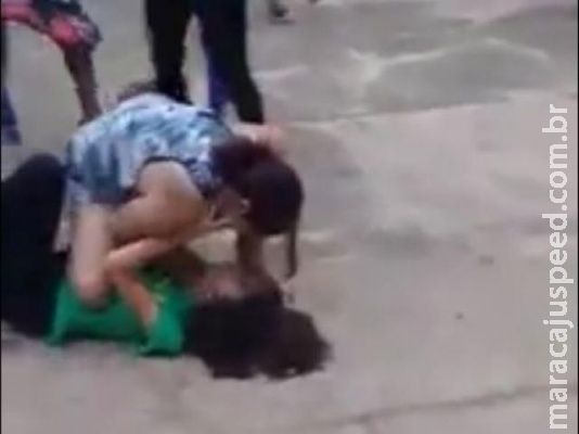 Família busca polícia e vai processar mãe que espancou aluna em escola Família busca polícia e vai processar mãe que espancou aluna em escola