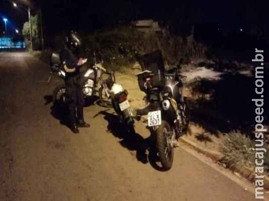 Foragido sem capacete fura sinal e acaba preso com moto furtada na Capital 