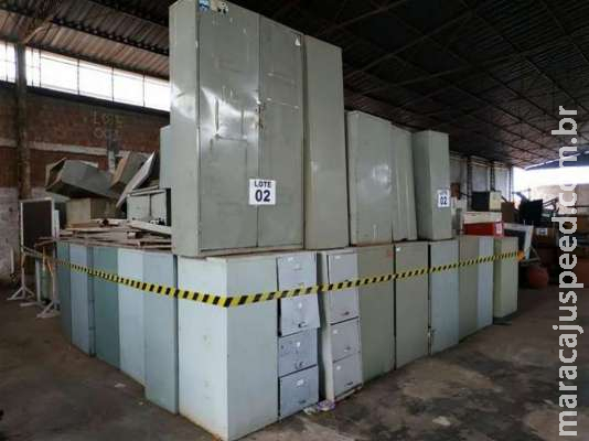 Governo promove leilão com 10 lotes de mobiliário