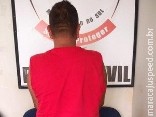 Homem é preso após se masturbar e passar a mão nas pernas de adolescente Homem é preso após se masturbar e passar a mão nas pernas de adolescente