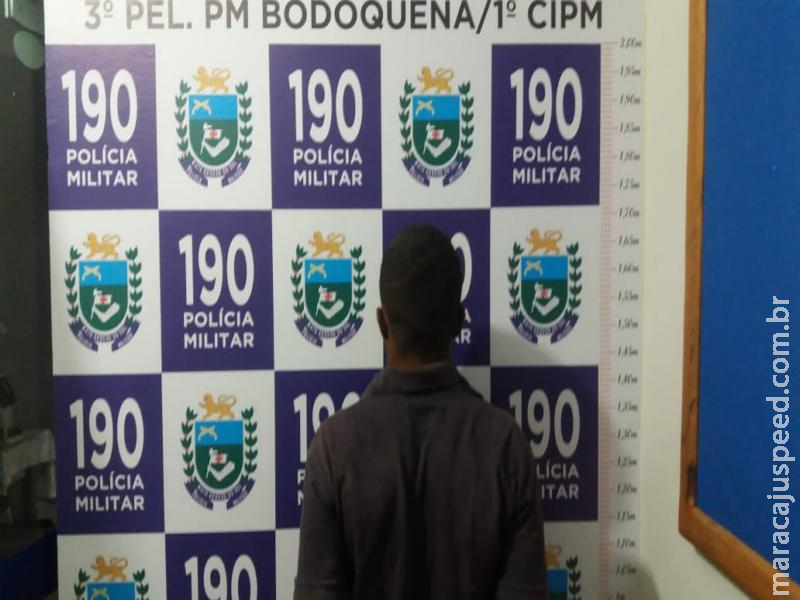 Homem persegue mulher até ponto de ônibus, tenta estuprá-la e acaba preso em Bodoquena Homem persegue mulher até ponto de ônibus, tenta estuprá-la e acaba preso em Bodoquena