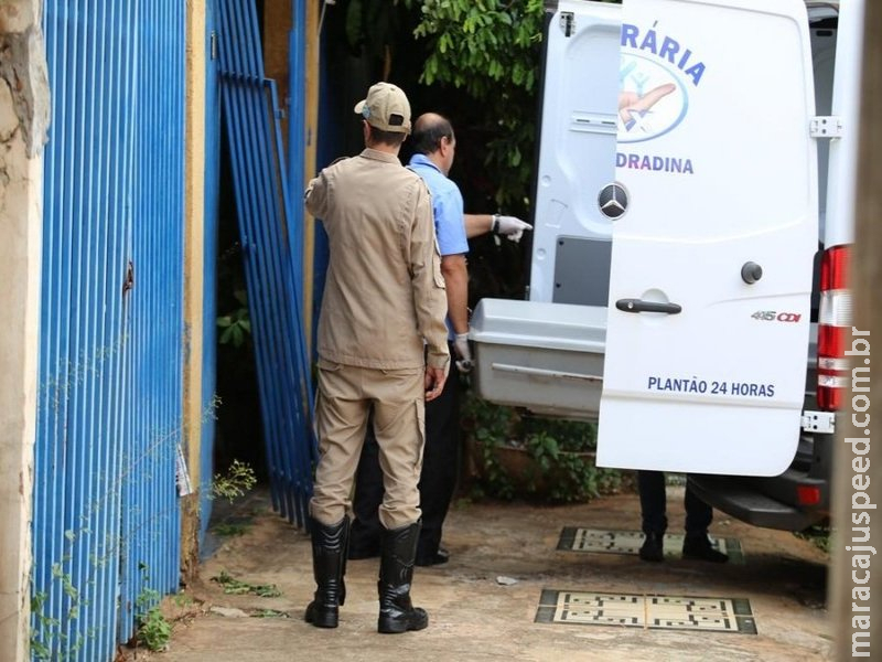 Idoso é assassinado a facadas e encontrado dentro de residência