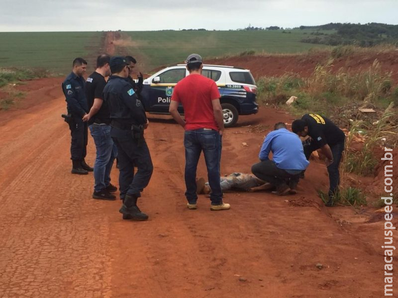 Mãe reconhece rapaz encontrado morto com tiro na cabeça e mãos e pés amarrados
